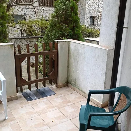 святый влас Apartment *